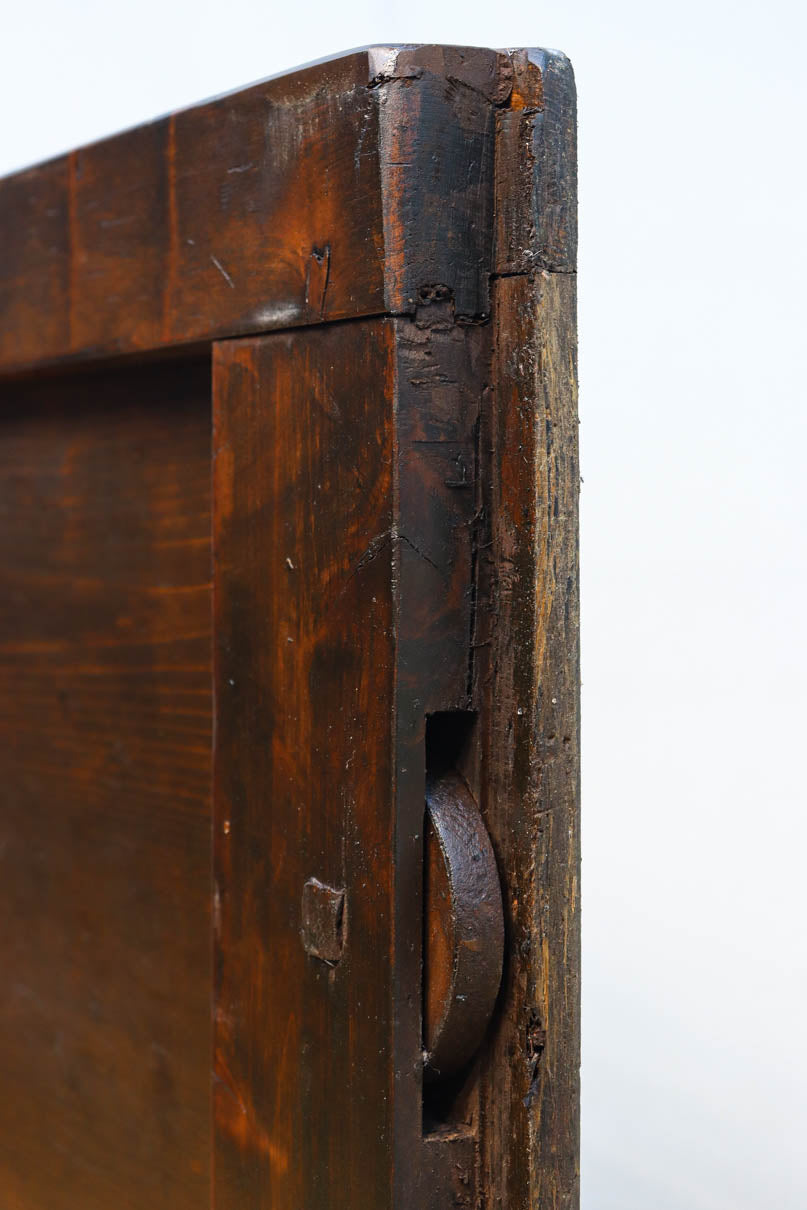 幅1068ミリ、高さ1952ミリ　縁起の良い大黒様の金具が印象的な格子蔵戸　G2534