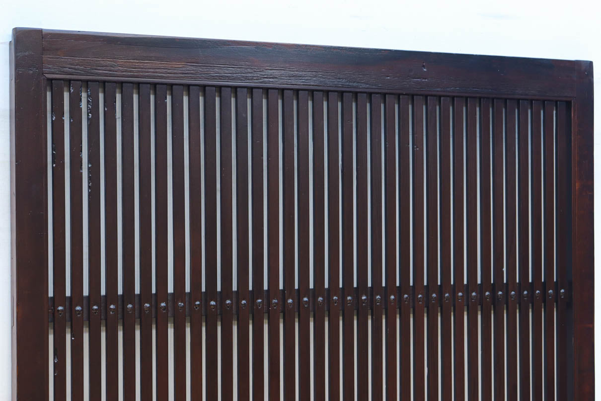 幅1068ミリ、高さ1952ミリ　縁起の良い大黒様の金具が印象的な格子蔵戸　G2534