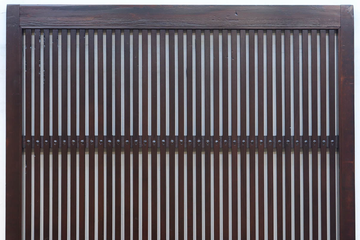 幅1068ミリ、高さ1952ミリ　縁起の良い大黒様の金具が印象的な格子蔵戸　G2534