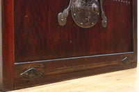 幅1093ミリ　赤みを帯びた色彩に巾着金具が味わいをもたらす総欅富山蔵戸　G2535