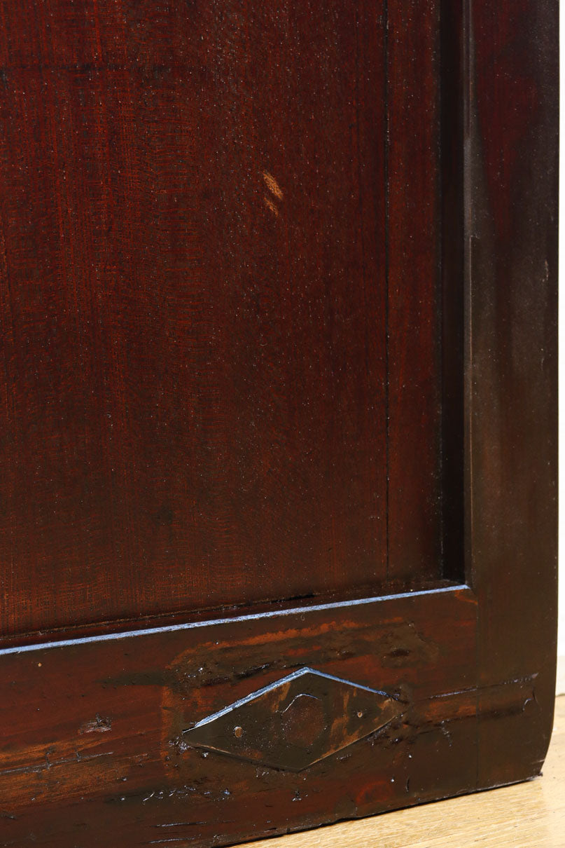 幅1093ミリ　赤みを帯びた色彩に巾着金具が味わいをもたらす総欅富山蔵戸　G2535