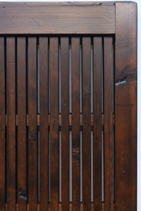 幅1093ミリ　赤みを帯びた色彩に巾着金具が味わいをもたらす総欅富山蔵戸　G2535