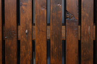 幅1093ミリ　赤みを帯びた色彩に巾着金具が味わいをもたらす総欅富山蔵戸　G2535