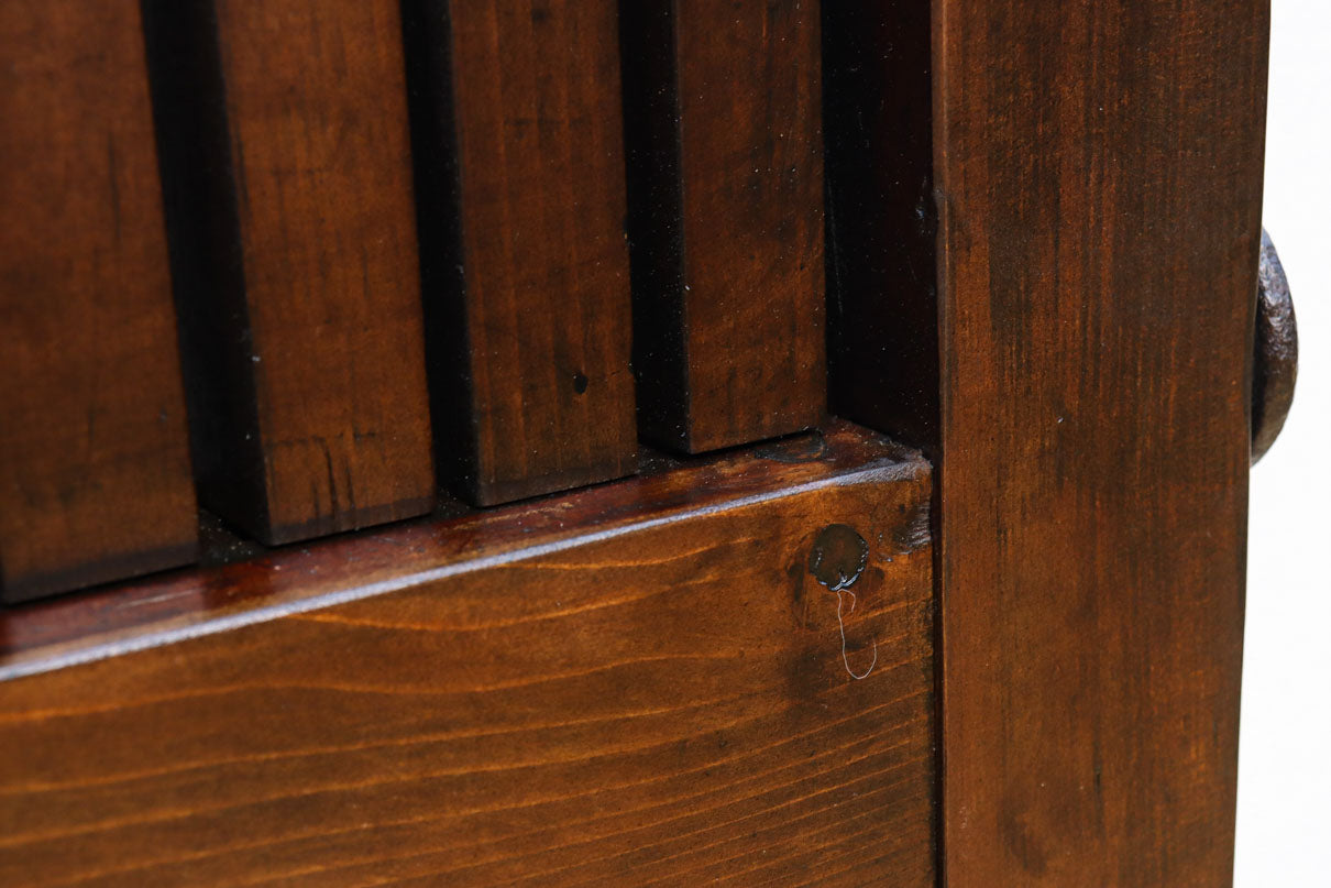 幅1093ミリ　赤みを帯びた色彩に巾着金具が味わいをもたらす総欅富山蔵戸　G2535