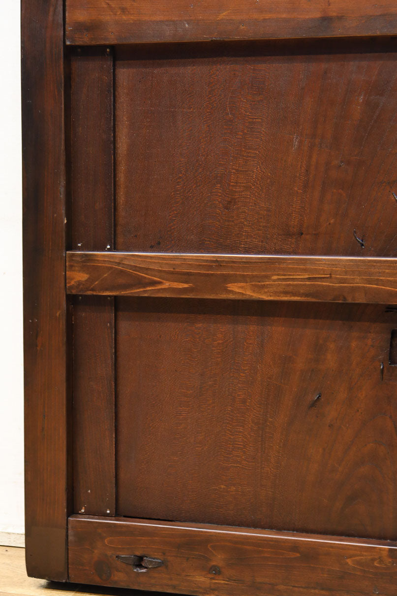 幅1093ミリ　赤みを帯びた色彩に巾着金具が味わいをもたらす総欅富山蔵戸　G2535