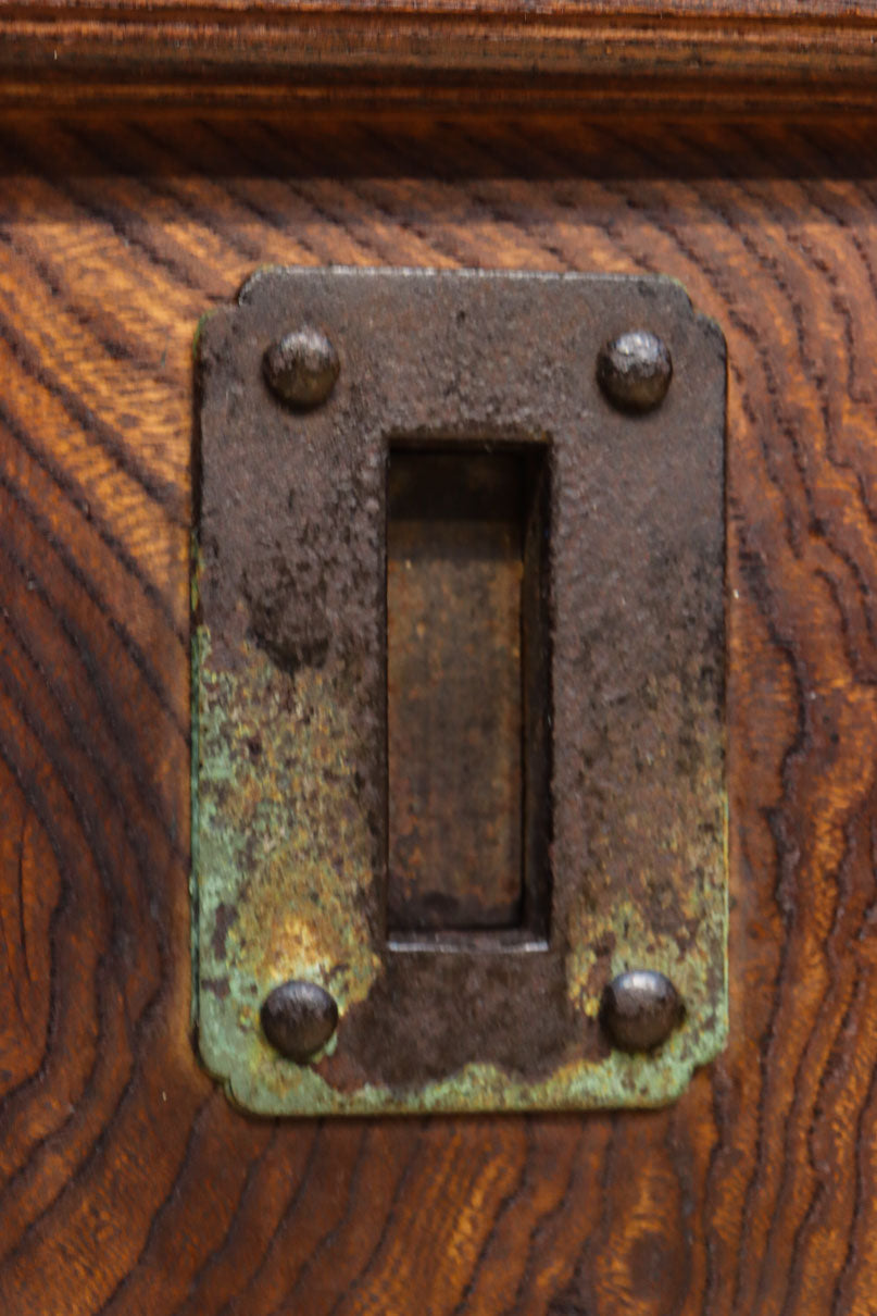 幅1155ミリ!! 上質なけやき材の質感が引き立つ迫力の杢目使いの総欅富山蔵戸　G2537