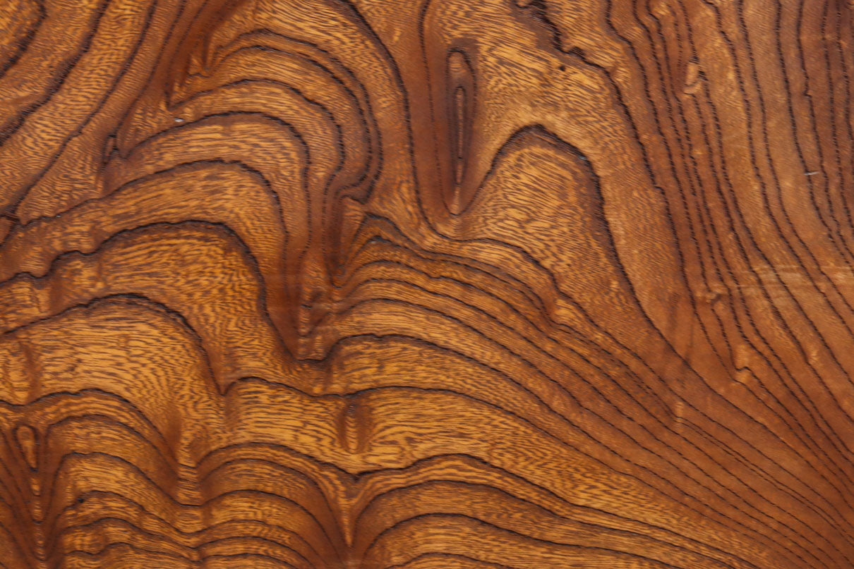 幅1155ミリ!! 上質なけやき材の質感が引き立つ迫力の杢目使いの総欅富山蔵戸　G2537