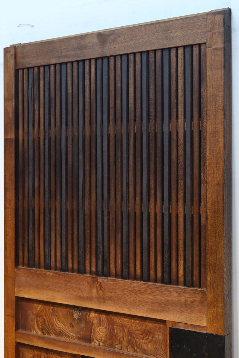 幅1155ミリ!! 上質なけやき材の質感が引き立つ迫力の杢目使いの総欅富山蔵戸　G2537