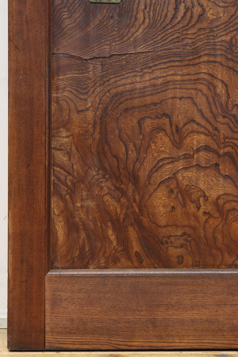 幅1155ミリ!! 上質なけやき材の質感が引き立つ迫力の杢目使いの総欅富山蔵戸　G2537