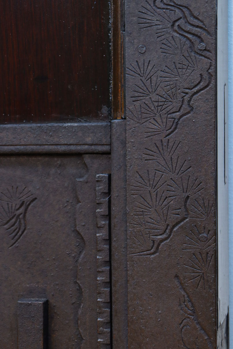 幅1236ミリ　縁起物を描いた迫力の金具が存在感を放つ重厚な庄内蔵戸　G2538