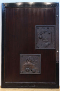 幅1236ミリ　縁起物を描いた迫力の金具が存在感を放つ重厚な庄内蔵戸　G2538