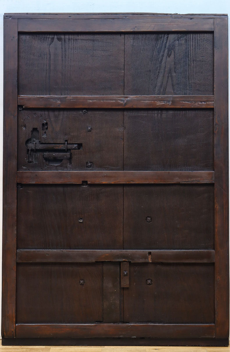 幅1236ミリ　縁起物を描いた迫力の金具が存在感を放つ重厚な庄内蔵戸　G2538