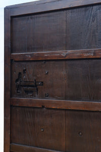 幅1236ミリ　縁起物を描いた迫力の金具が存在感を放つ重厚な庄内蔵戸　G2538