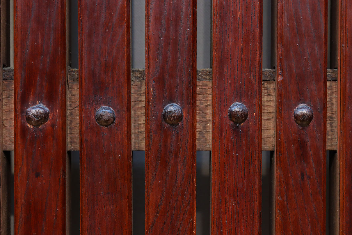 幅1349ミリ　美しい艶色に重厚な鉄板を施した貫禄漂う総欅富山蔵戸　G2539