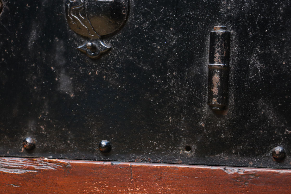 幅1349ミリ　美しい艶色に重厚な鉄板を施した貫禄漂う総欅富山蔵戸　G2539