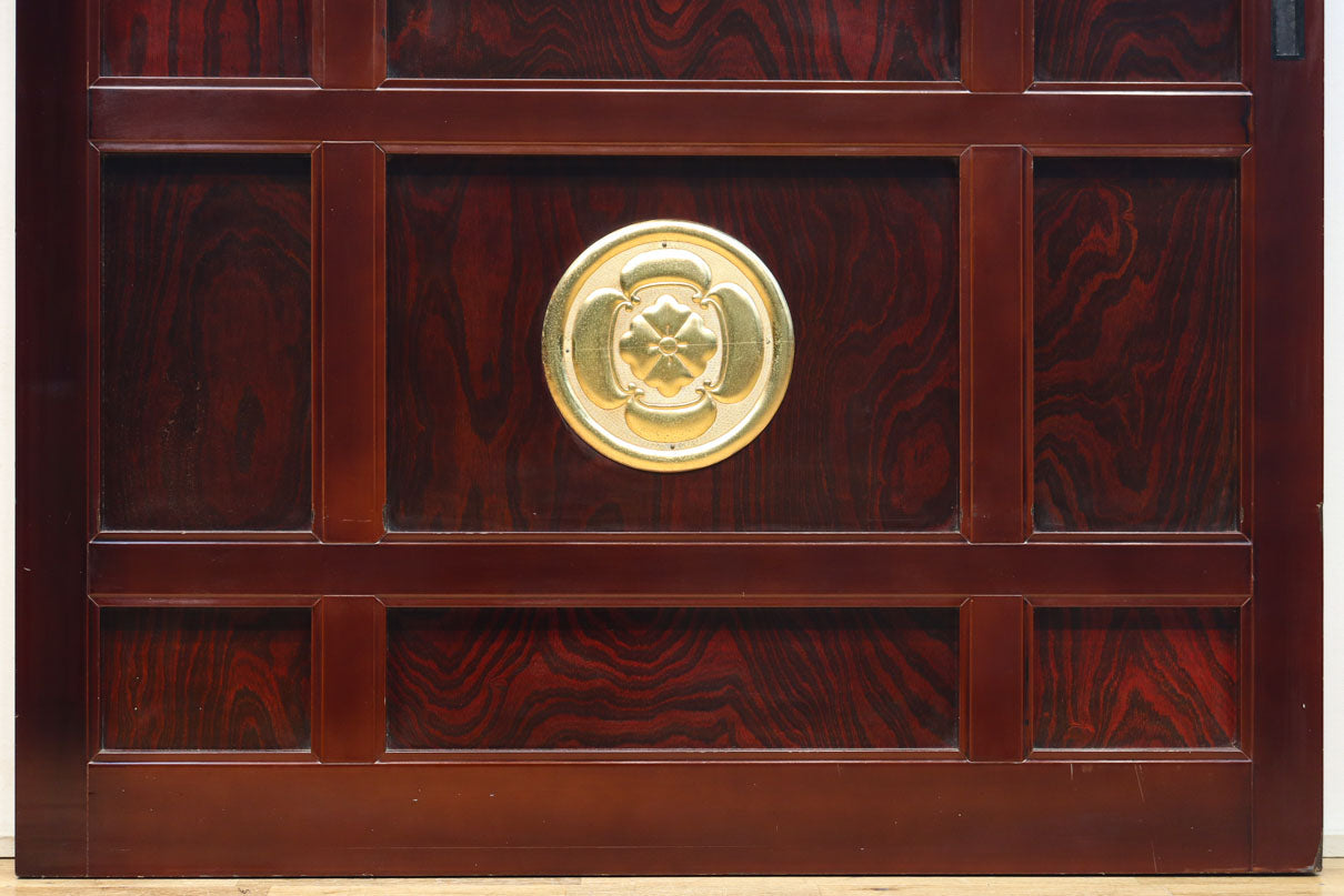 1238ミリ　上品な漆の色艶に装飾金具が輝きを放つ絢爛豪華富山蔵戸　G2540