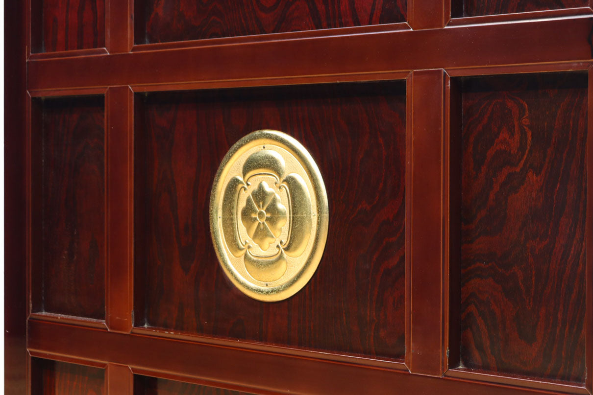 1238ミリ　上品な漆の色艶に装飾金具が輝きを放つ絢爛豪華富山蔵戸　G2540