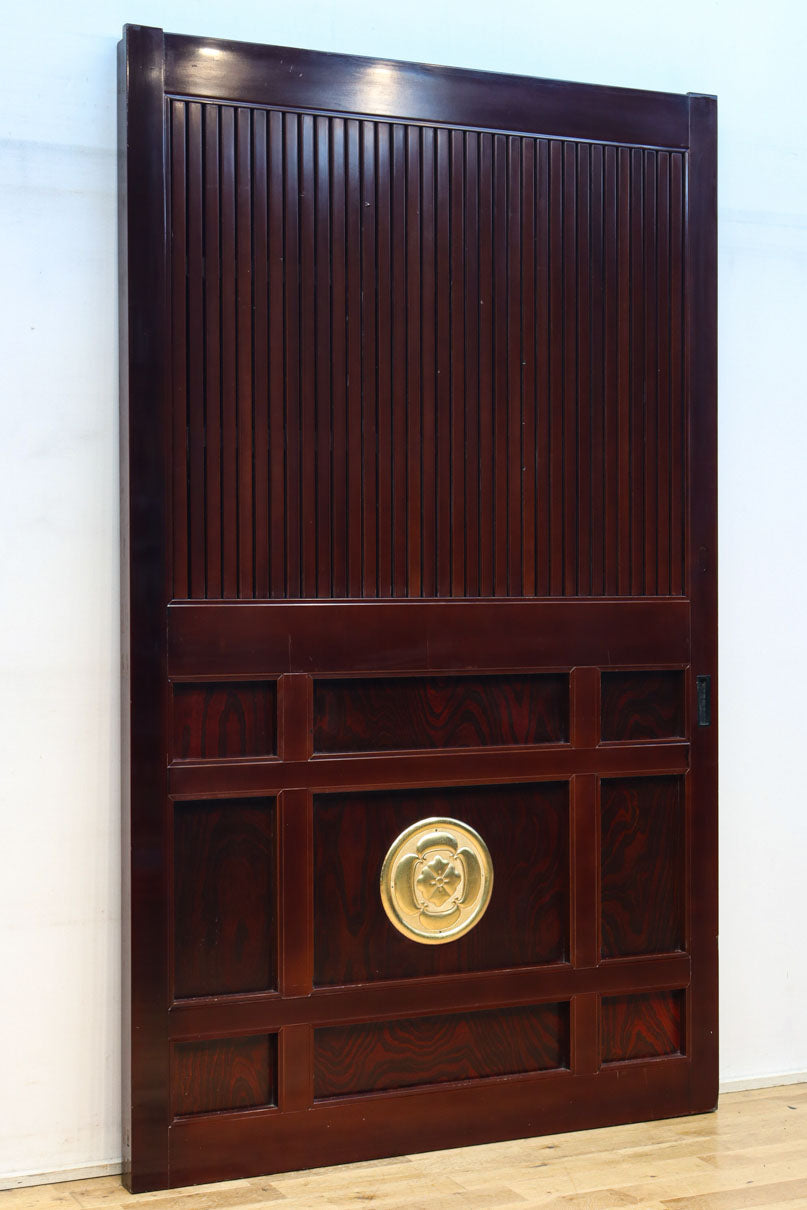 1238ミリ　上品な漆の色艶に装飾金具が輝きを放つ絢爛豪華富山蔵戸　G2540