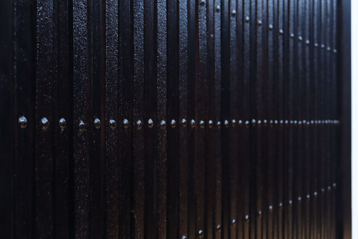 幅1178ミリ高さ2015ミリ！！　鉄金具を多用した重厚感溢れる総欅富山蔵戸　G2541