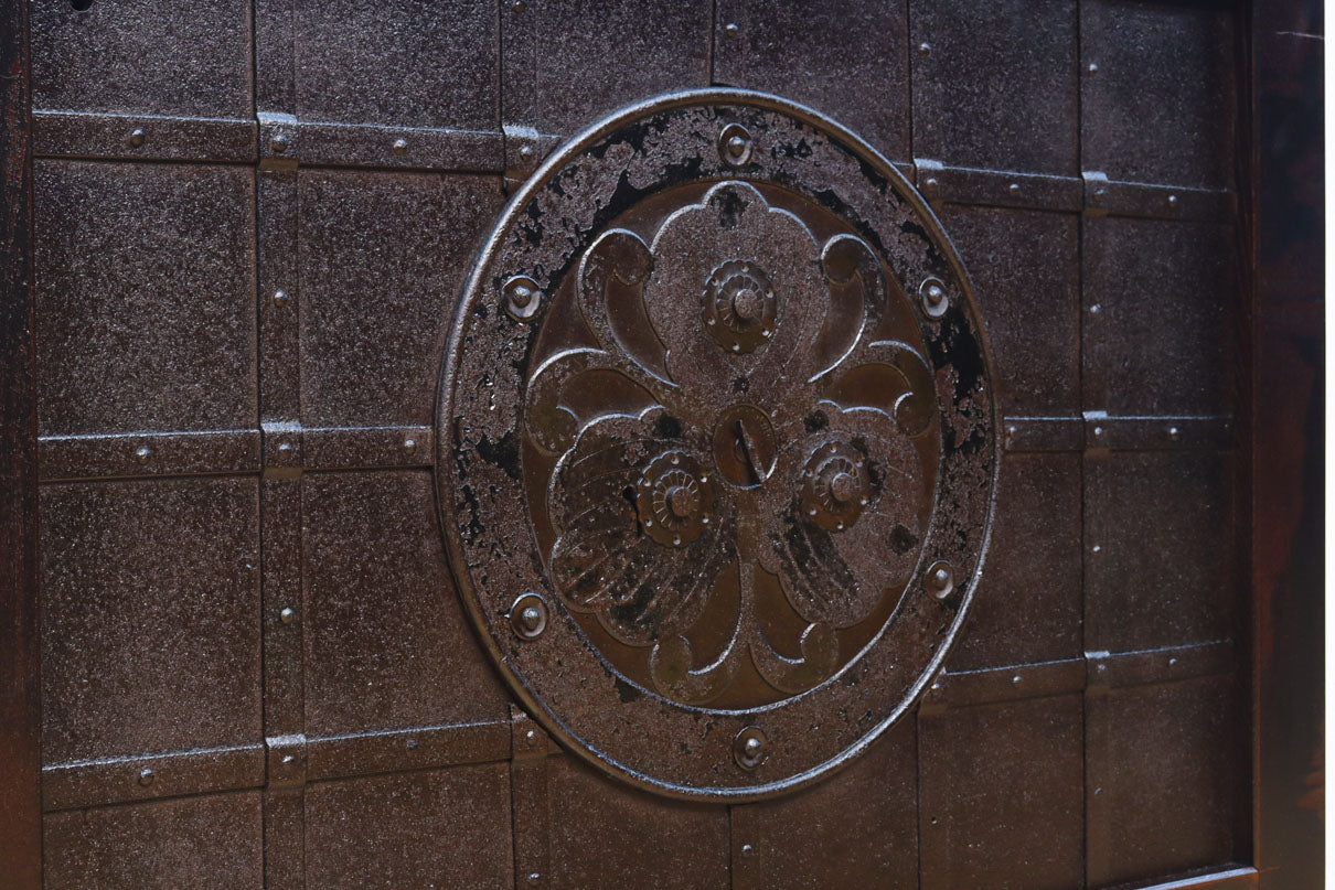 幅1178ミリ高さ2015ミリ！！　鉄金具を多用した重厚感溢れる総欅富山蔵戸　G2541