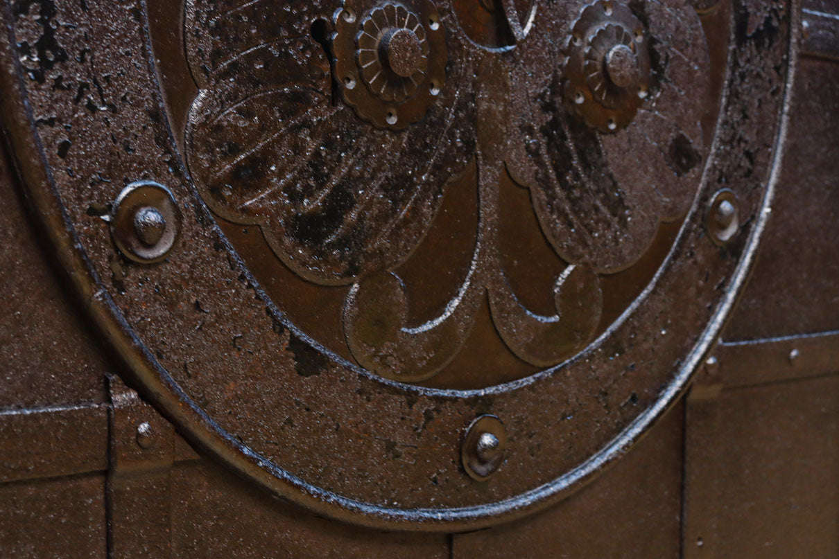 幅1178ミリ高さ2015ミリ！！　鉄金具を多用した重厚感溢れる総欅富山蔵戸　G2541