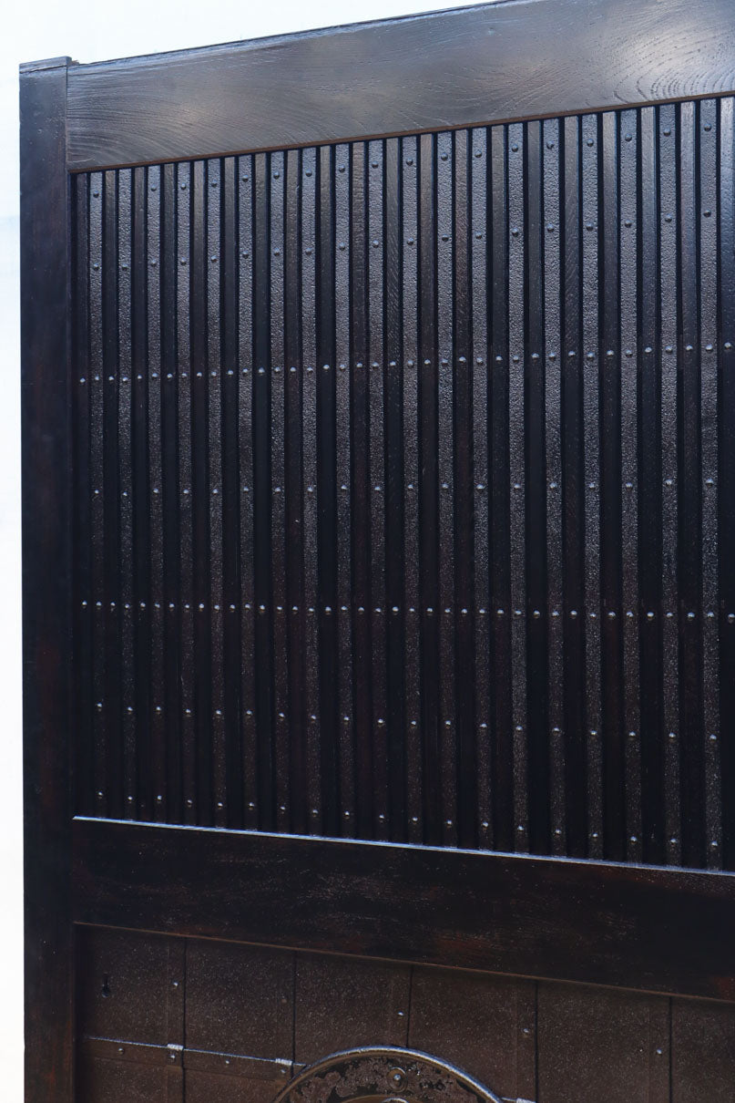 幅1178ミリ高さ2015ミリ！！　鉄金具を多用した重厚感溢れる総欅富山蔵戸　G2541