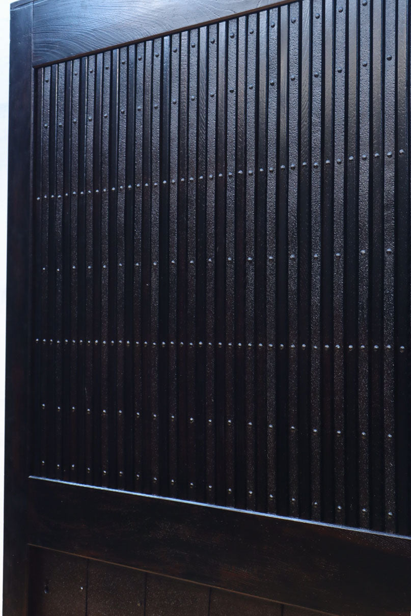 幅1178ミリ高さ2015ミリ！！　鉄金具を多用した重厚感溢れる総欅富山蔵戸　G2541