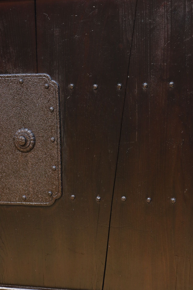 幅1352 高さ2000ミリ 深みのある色彩で貫禄溢れる味わい深い重厚な富山蔵戸　G2542