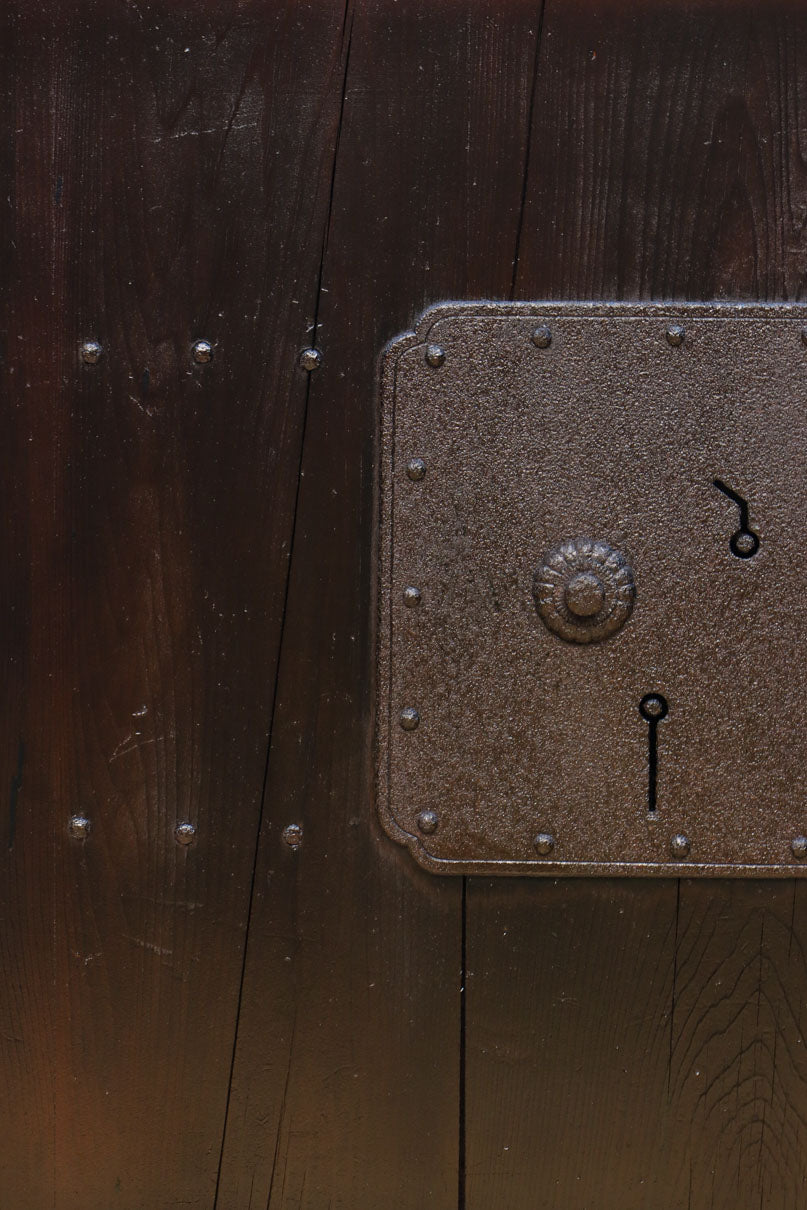 幅1352 高さ2000ミリ 深みのある色彩で貫禄溢れる味わい深い重厚な富山蔵戸　G2542