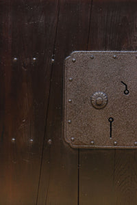 幅1352 高さ2000ミリ 深みのある色彩で貫禄溢れる味わい深い重厚な富山蔵戸　G2542