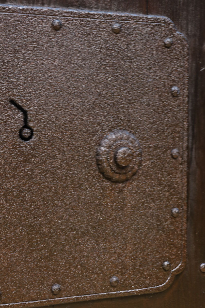 幅1352 高さ2000ミリ 深みのある色彩で貫禄溢れる味わい深い重厚な富山蔵戸　G2542