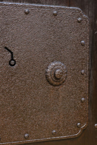 幅1352 高さ2000ミリ 深みのある色彩で貫禄溢れる味わい深い重厚な富山蔵戸　G2542