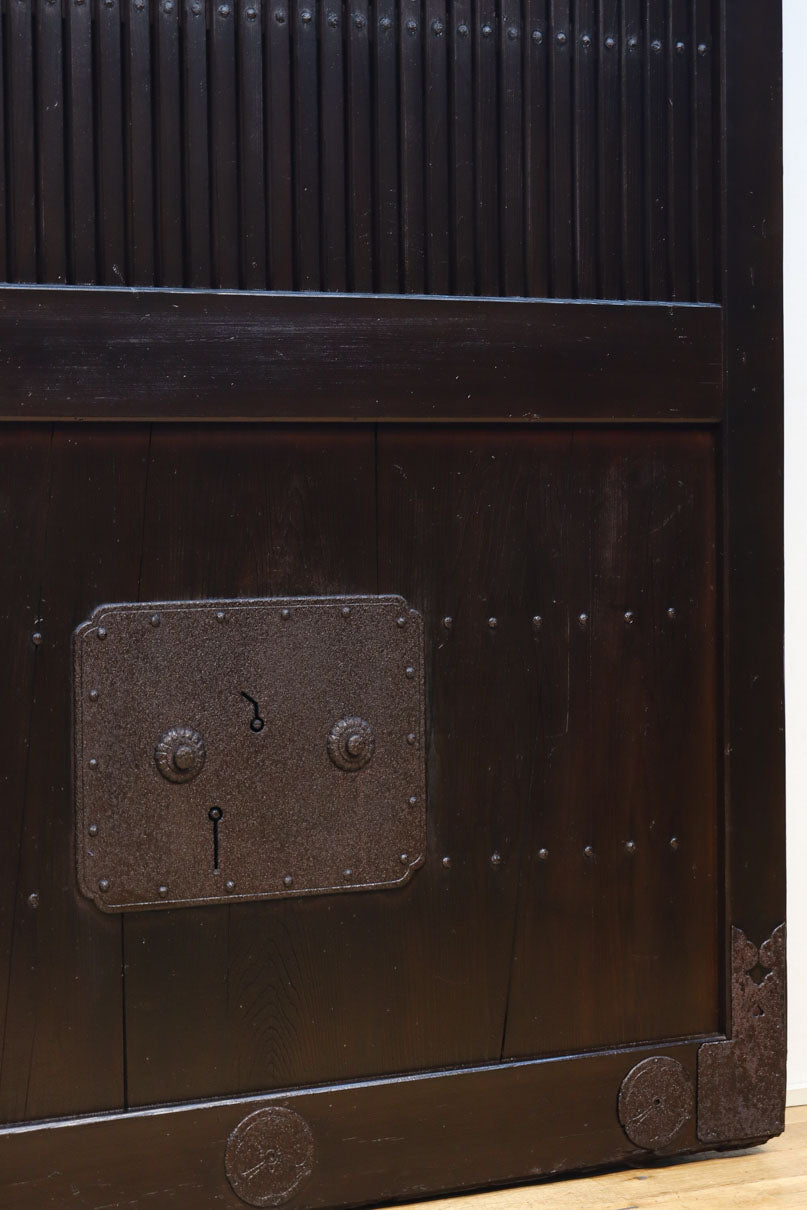 幅1352 高さ2000ミリ 深みのある色彩で貫禄溢れる味わい深い重厚な富山蔵戸　G2542