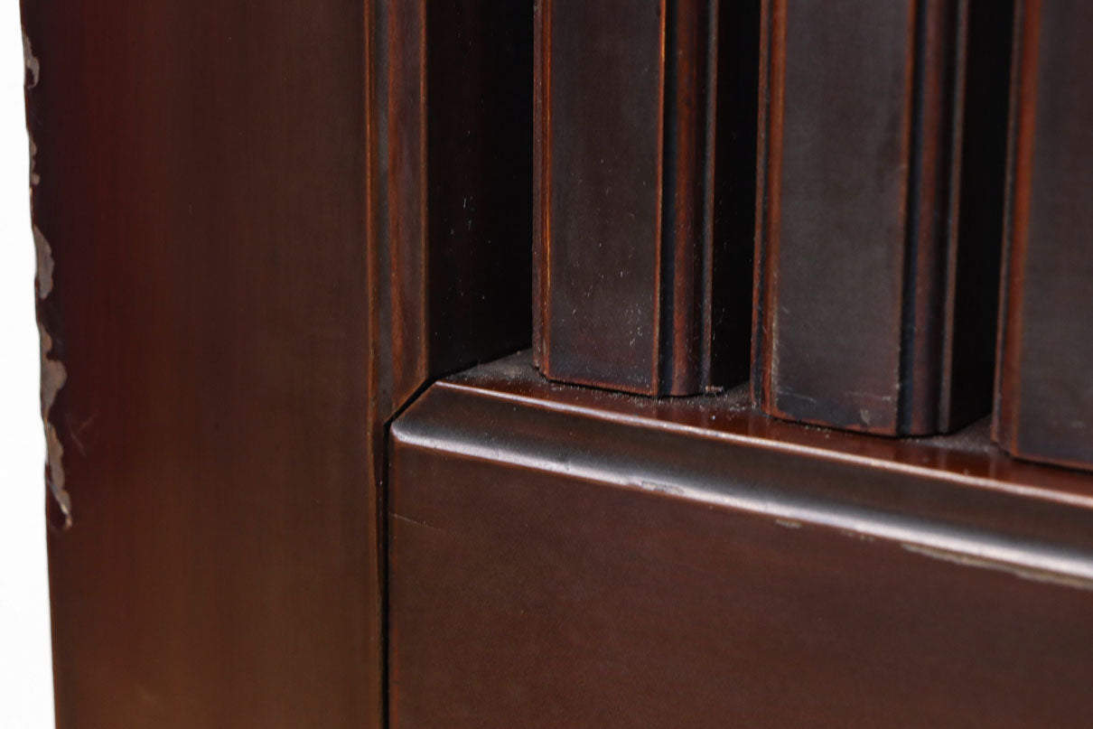 1026ミリ　上品な色艶に見事な真鍮製の巾着金具が佇む格子造りの富山蔵戸　G2543