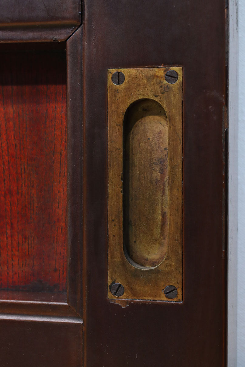 1026ミリ　上品な色艶に見事な真鍮製の巾着金具が佇む格子造りの富山蔵戸　G2543