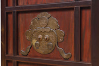 1026ミリ　上品な色艶に見事な真鍮製の巾着金具が佇む格子造りの富山蔵戸　G2543