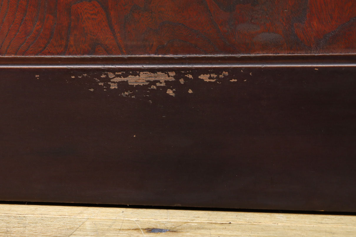 1026ミリ　上品な色艶に見事な真鍮製の巾着金具が佇む格子造りの富山蔵戸　G2543