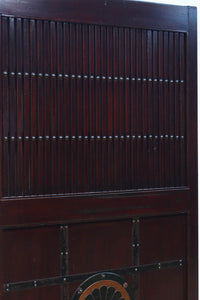 幅1075ミリ　優雅な光沢を放つ格子づくりの味わい深い蔵戸　G2547