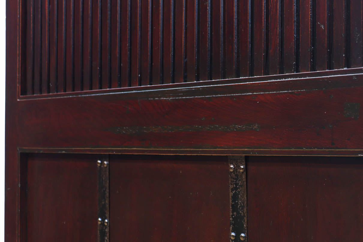 幅1075ミリ　優雅な光沢を放つ格子づくりの味わい深い蔵戸　G2547