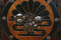 幅1075ミリ　優雅な光沢を放つ格子づくりの味わい深い蔵戸　G2547