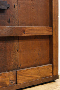 幅1075ミリ　優雅な光沢を放つ格子づくりの味わい深い蔵戸　G2547