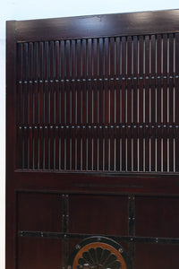 幅1075ミリ　優雅な光沢を放つ格子づくりの味わい深い蔵戸　G2547