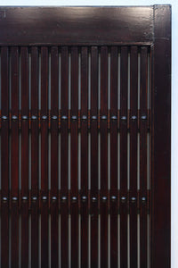 幅1075ミリ　優雅な光沢を放つ格子づくりの味わい深い蔵戸　G2547