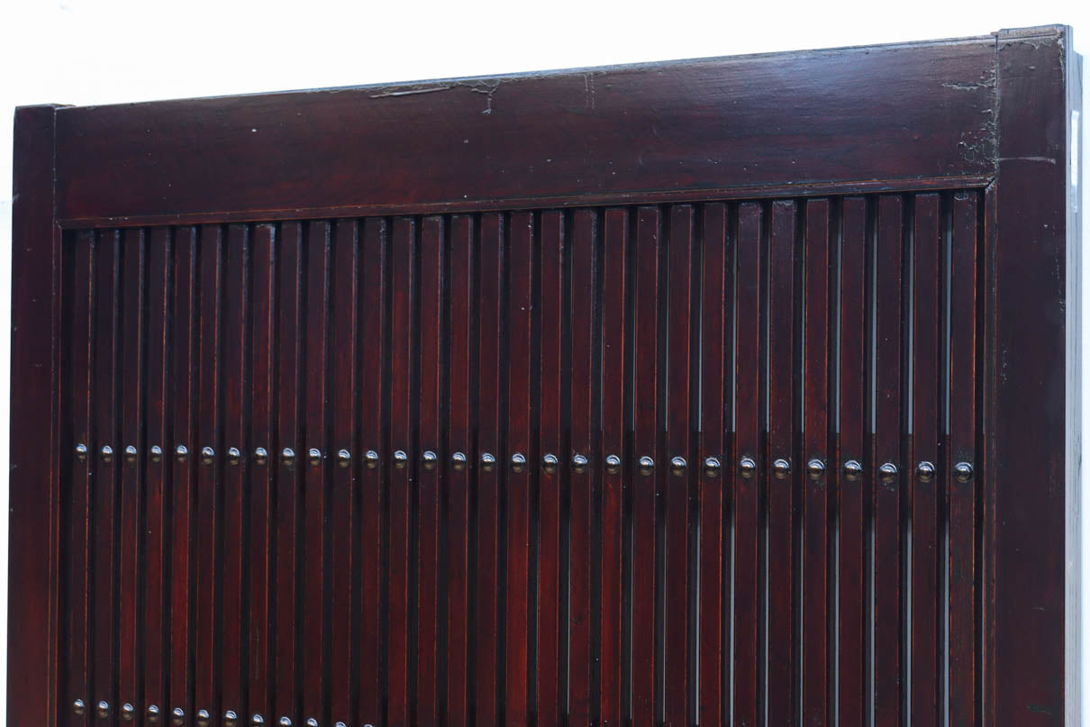 幅1075ミリ　優雅な光沢を放つ格子づくりの味わい深い蔵戸　G2547