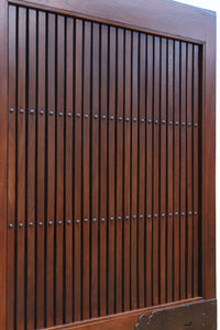 幅900ミリ　スリム幅!! 上品な漆の艶色に装飾金具が華を添える総欅格子蔵戸　G2548