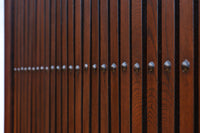 幅900ミリ　スリム幅!! 上品な漆の艶色に装飾金具が華を添える総欅格子蔵戸　G2548