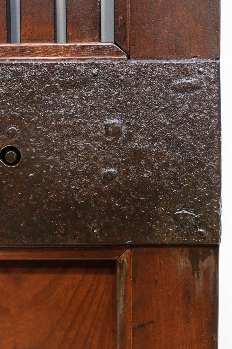 幅900ミリ　スリム幅!! 上品な漆の艶色に装飾金具が華を添える総欅格子蔵戸　G2548