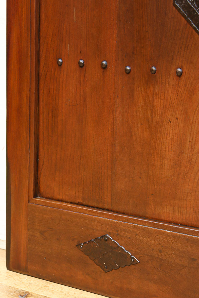 幅900ミリ　スリム幅!! 上品な漆の艶色に装飾金具が華を添える総欅格子蔵戸　G2548