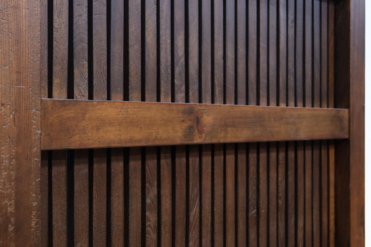 幅900ミリ　スリム幅!! 上品な漆の艶色に装飾金具が華を添える総欅格子蔵戸　G2548