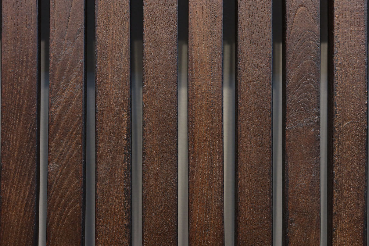 幅900ミリ　スリム幅!! 上品な漆の艶色に装飾金具が華を添える総欅格子蔵戸　G2548